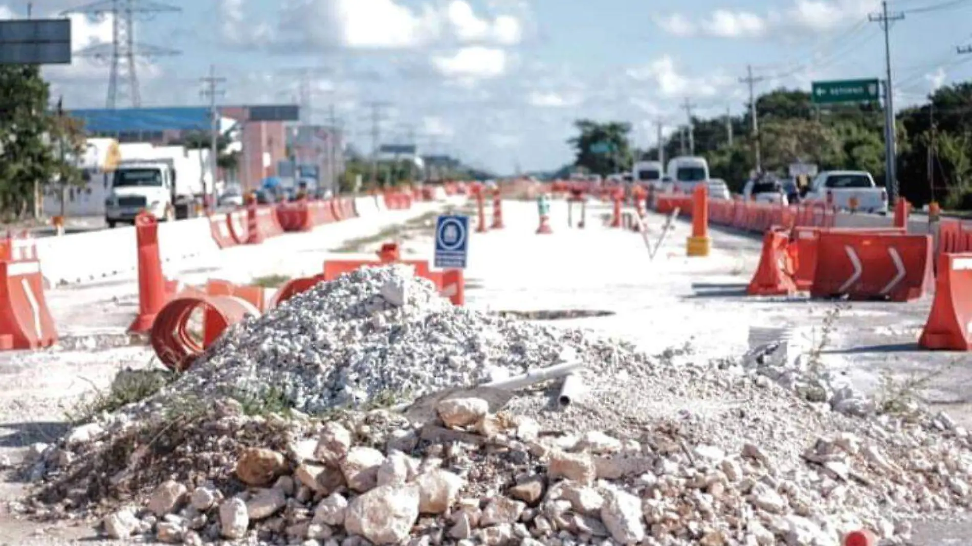 Obra fallida del Tren Maya sigue causando caos en Playa del Carmen